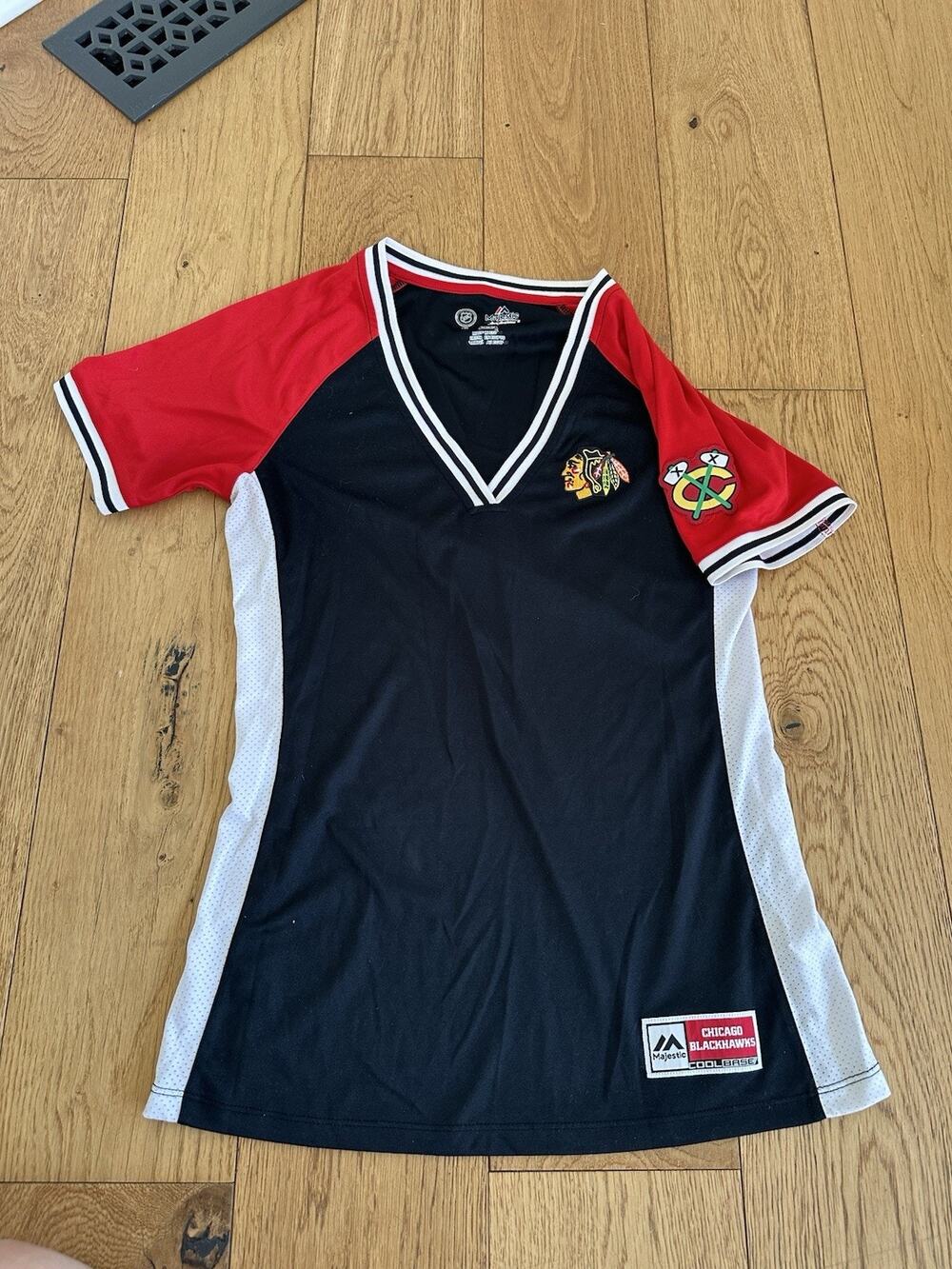 Majestic Women's Chicago Blackhawks Embroidered Women’s Jersey Size Medium NWOT